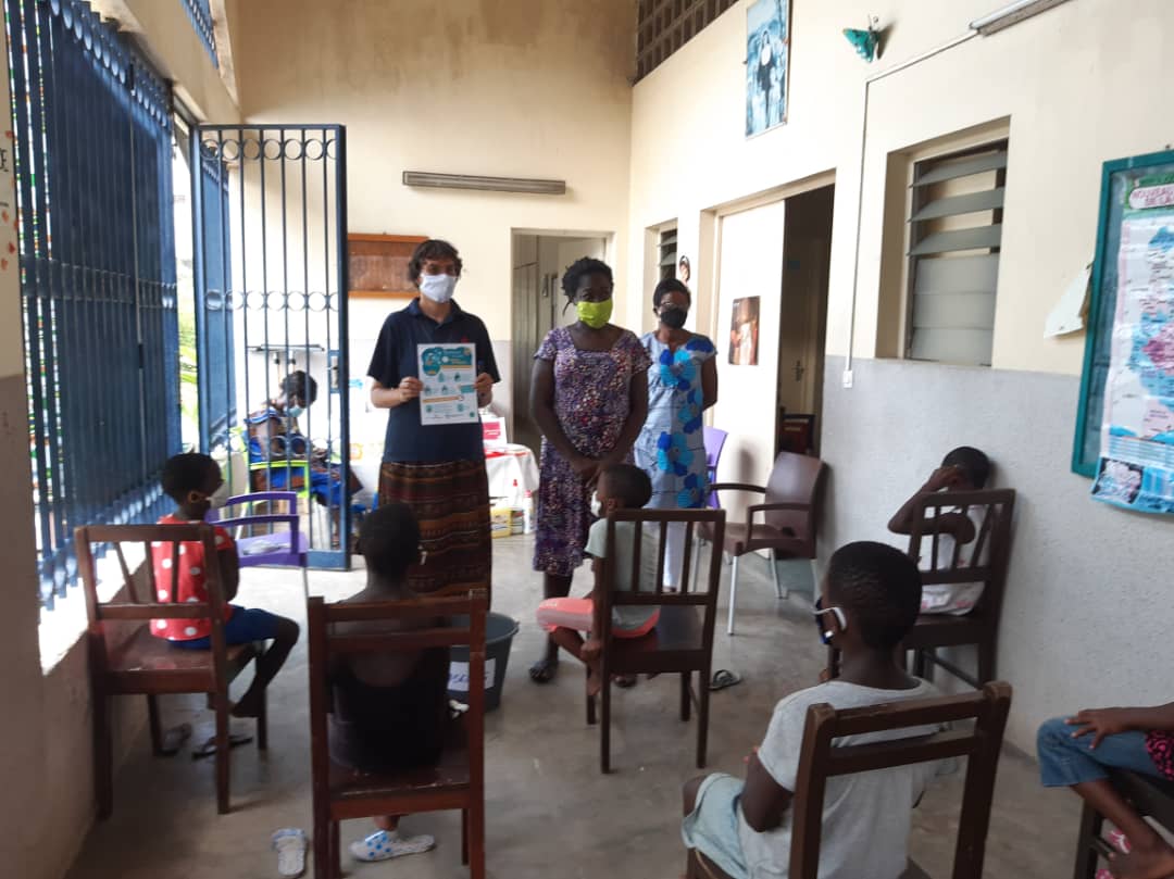 Apadrinamientos en Costa de Marfil: sensibilización en las escuelas de las salesianas