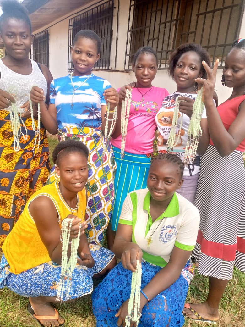 Apadrinamientos en Costa de Marfil: apoyando a niñas y adolescentes de Abidjan y Duekoue