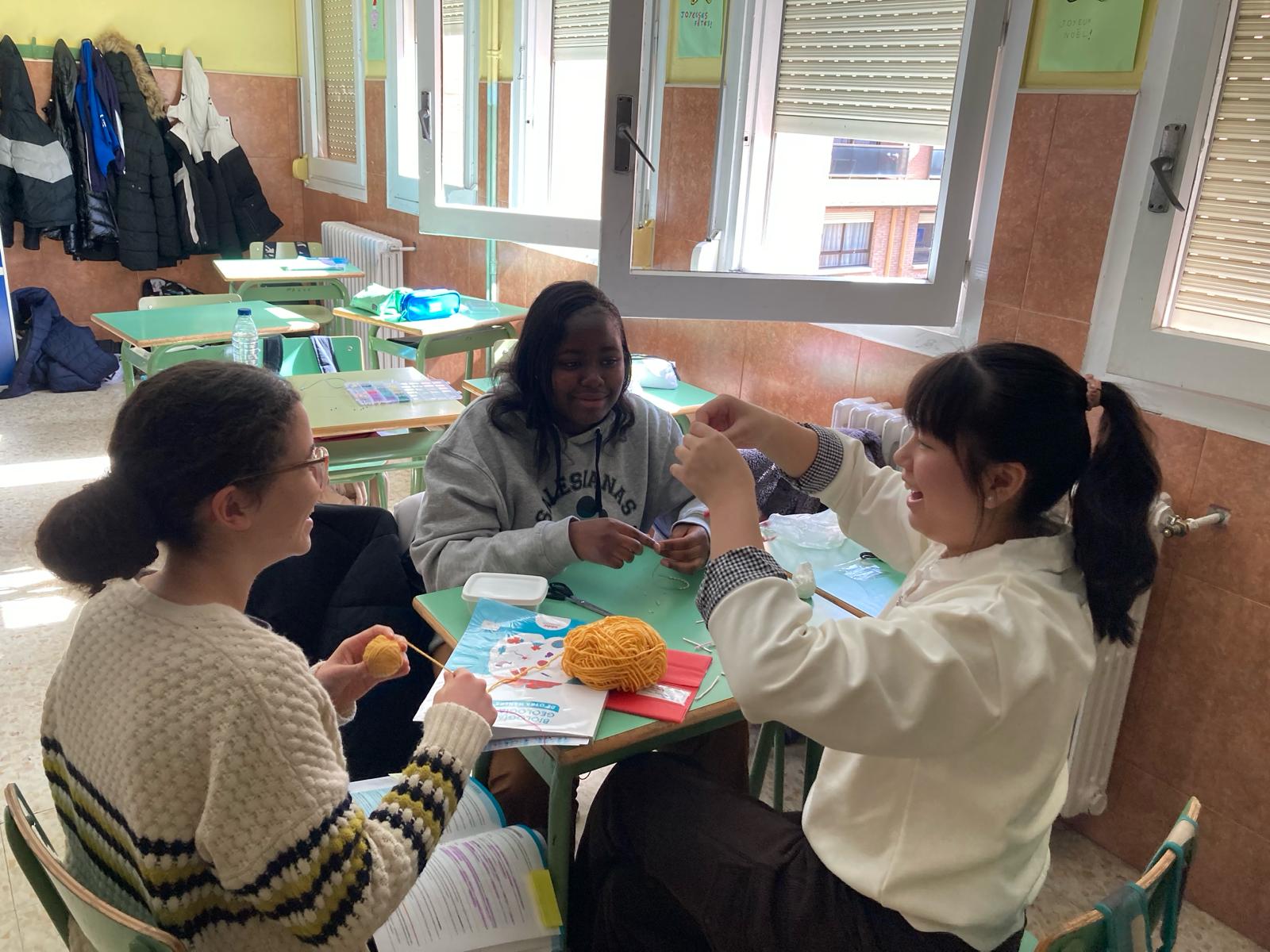 Mercadillo Solidario en el Colegio María Auxiliadora de Zaragoza a favor de Misión Chad.