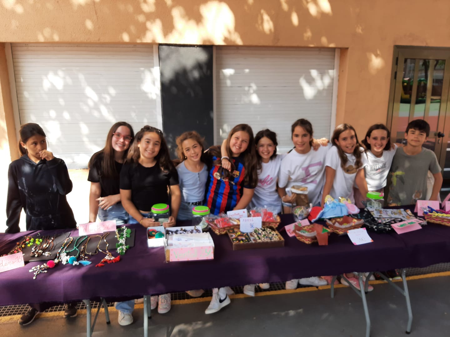 Mercadillo solidario en Salesianas Sant Andreu